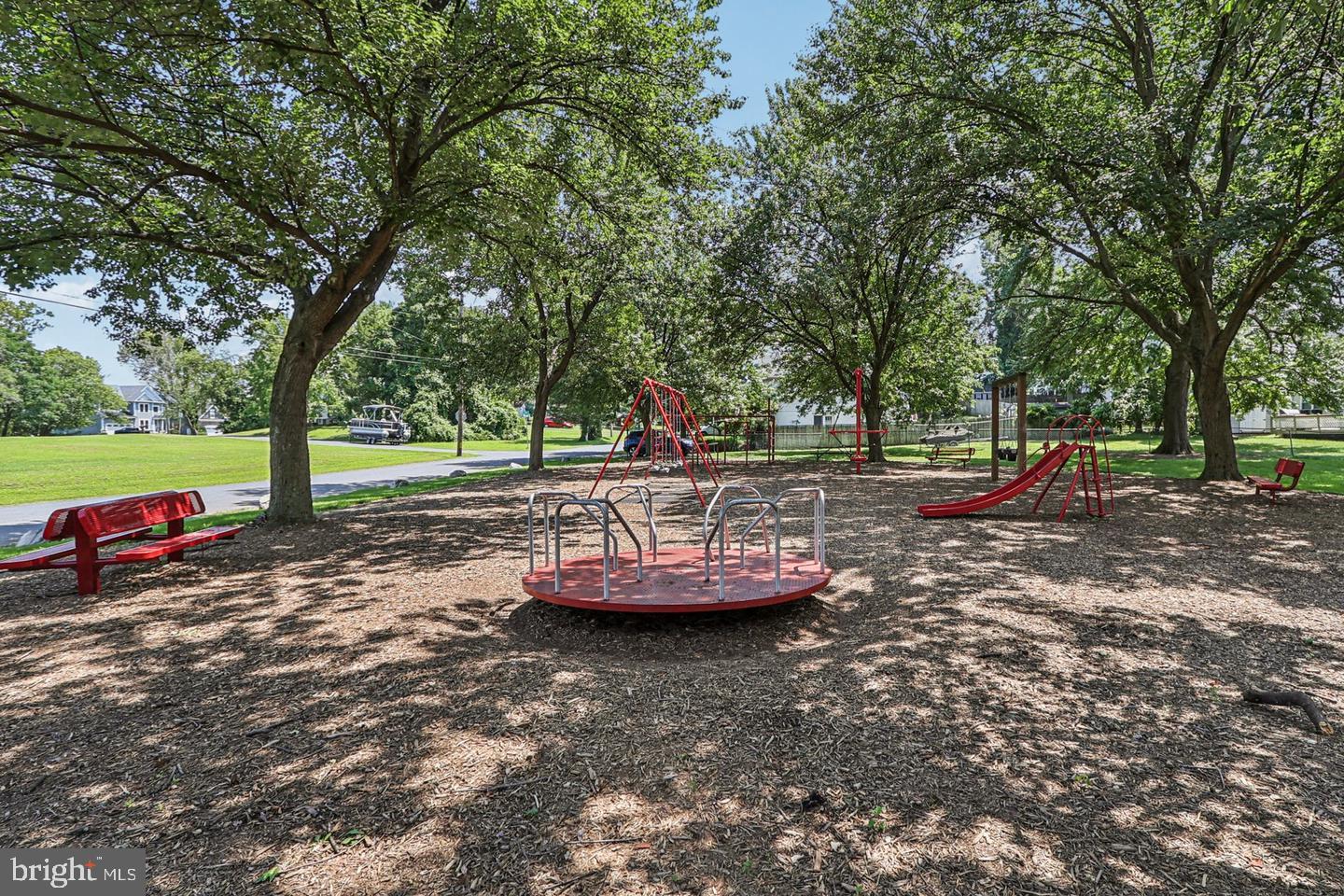 WOODLAND BEACH - Residential