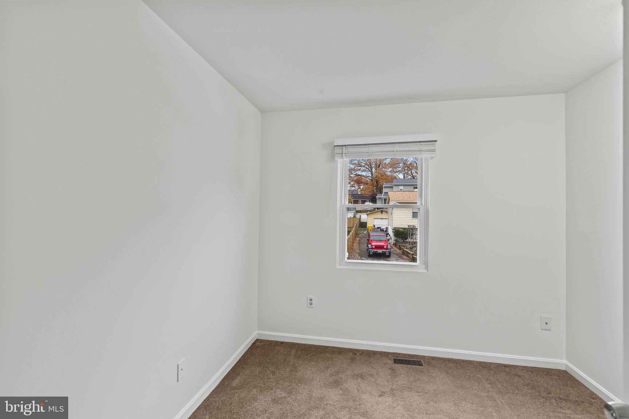 WOODLAND BEACH - Residential