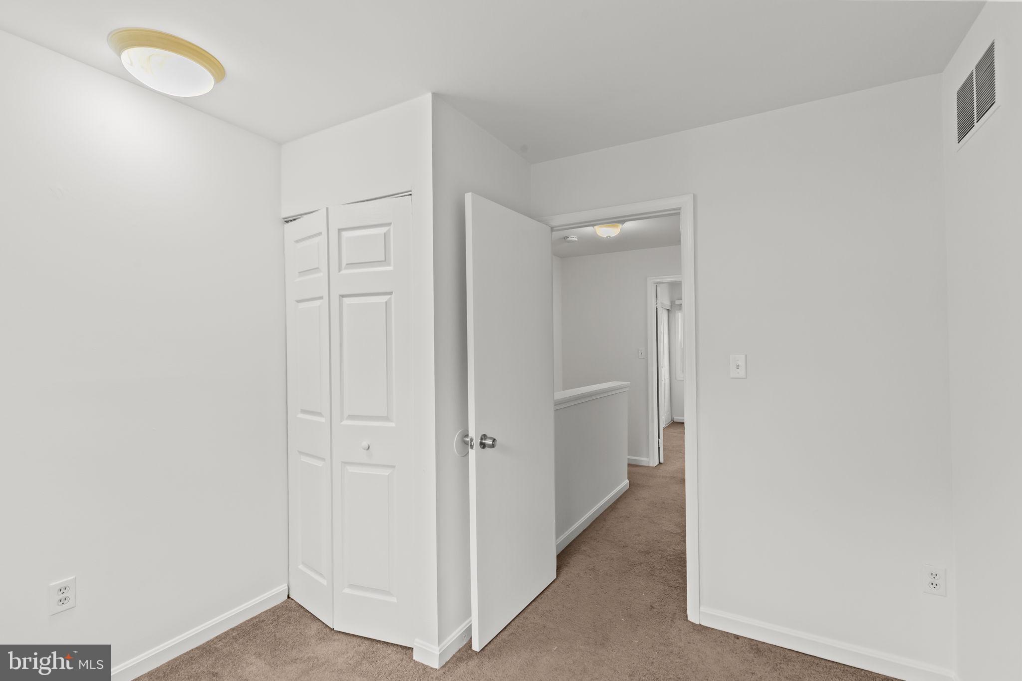 WOODLAND BEACH - Residential