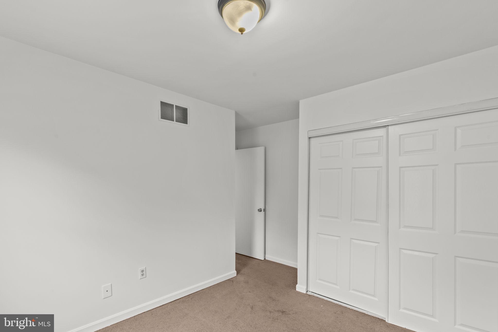 WOODLAND BEACH - Residential