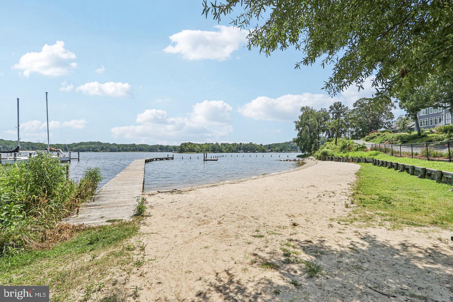 WOODLAND BEACH - Residential