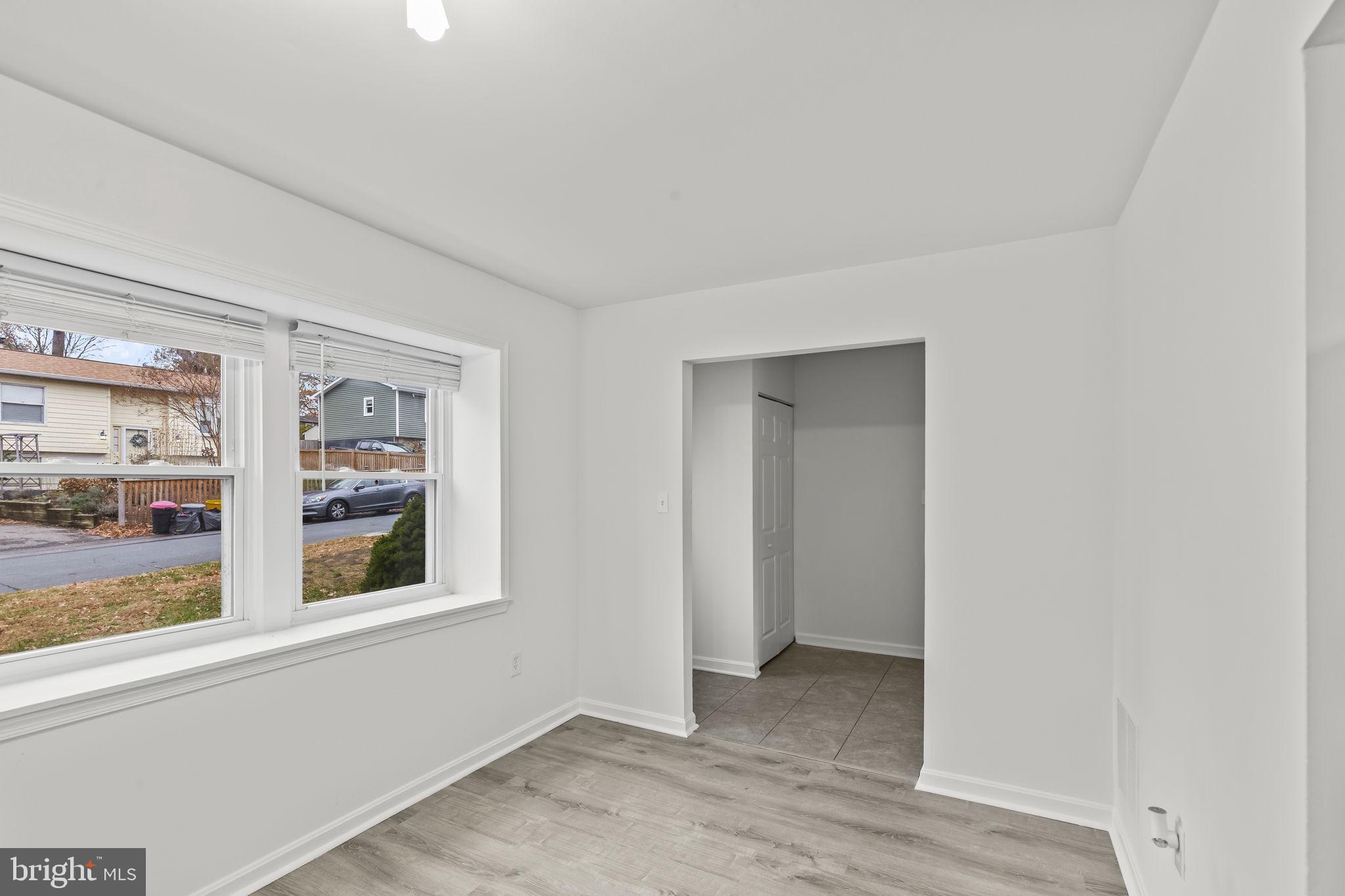 WOODLAND BEACH - Residential