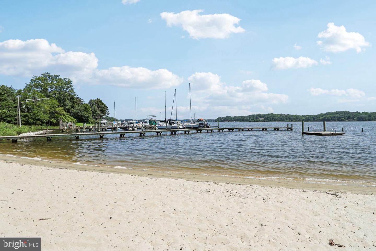 WOODLAND BEACH - Residential