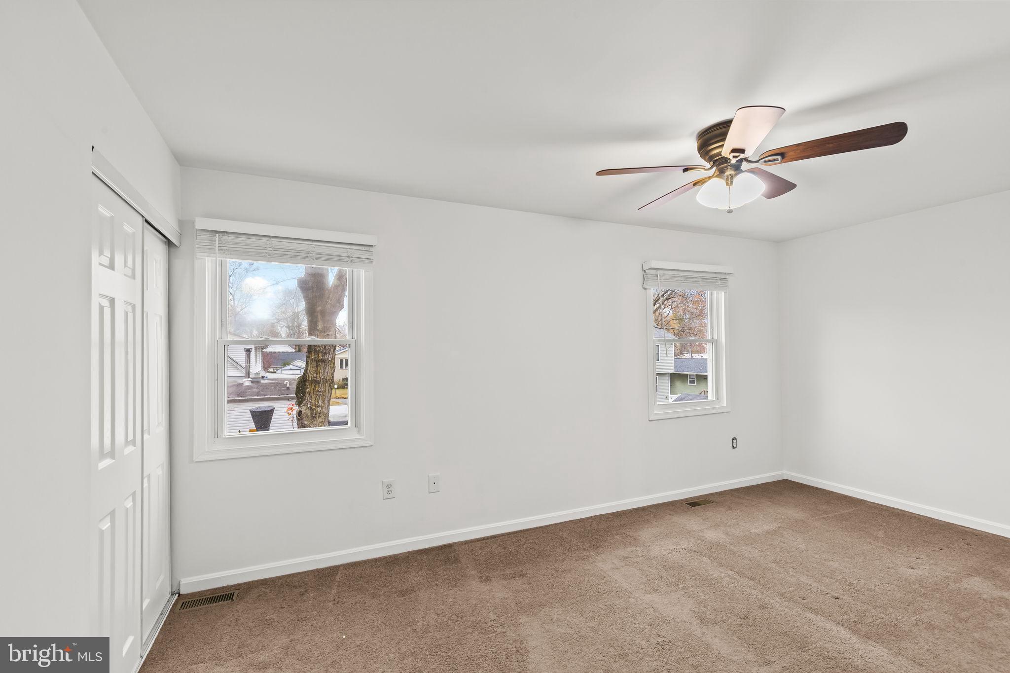 WOODLAND BEACH - Residential