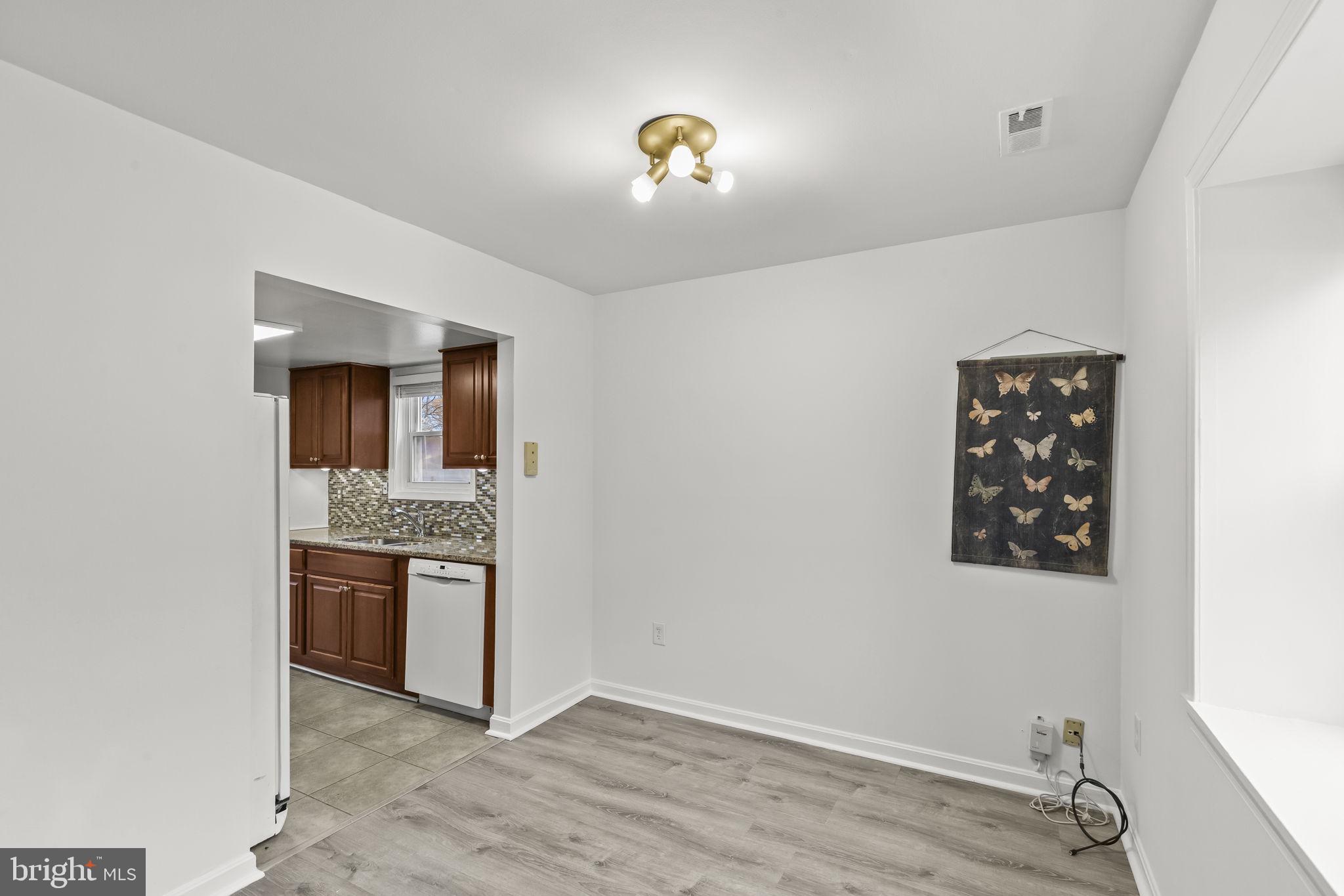 WOODLAND BEACH - Residential