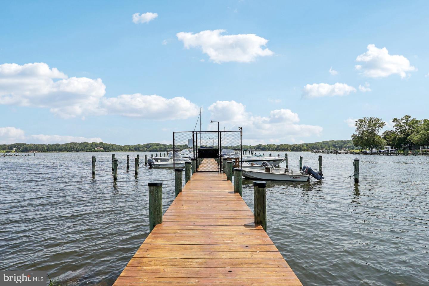 WOODLAND BEACH - Residential