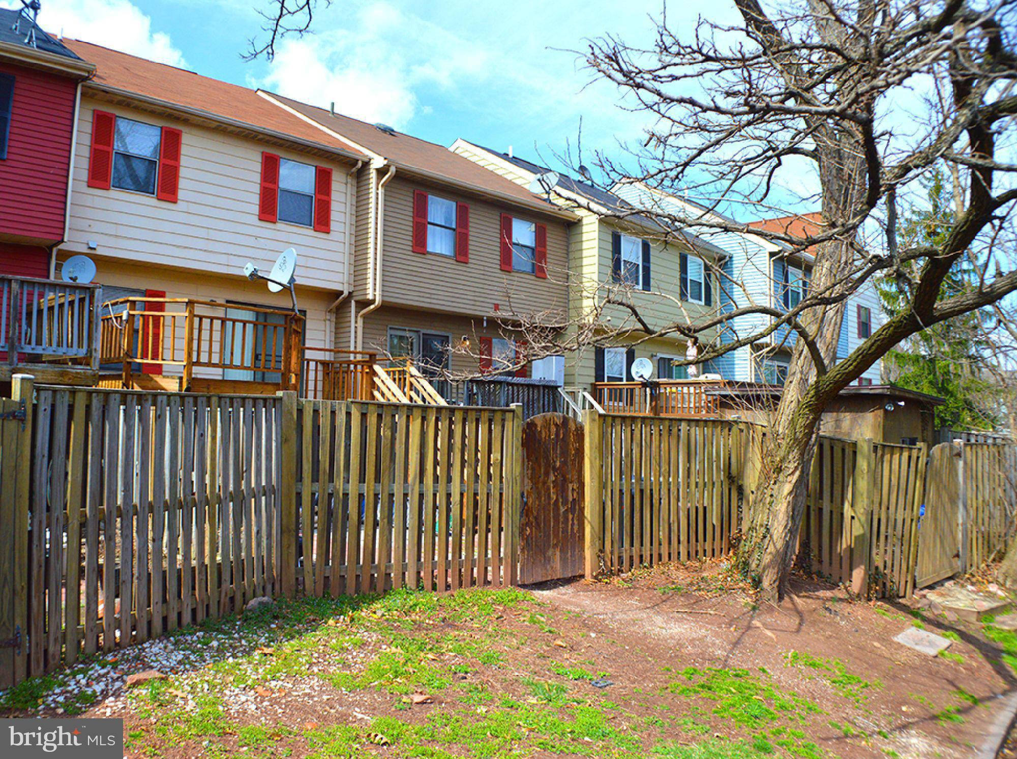 DUMBARTON SQUARE - Residential