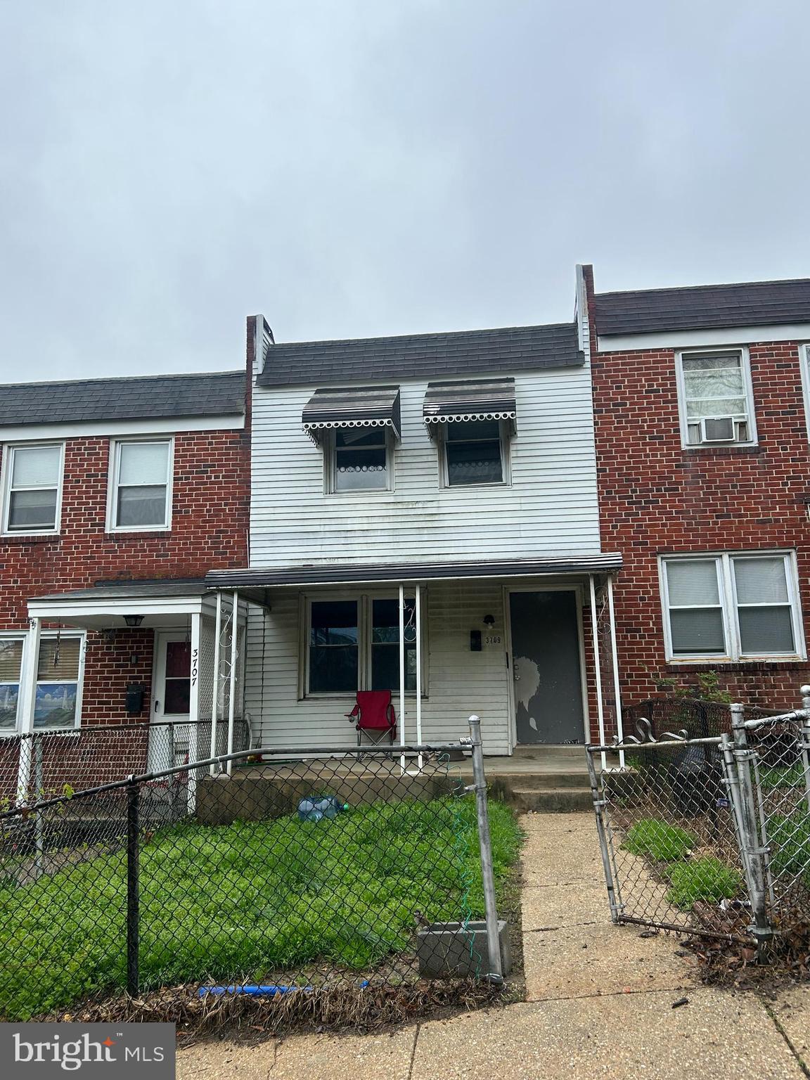 WORK IS BEING DONE INSIDE THE PROPERTY, MORE PHOTOS TO COME!!!! This 3 bedroom 1 bathroom row home is located in the heart of Brooklyn. This home has a nice kitchen, separate dining area, and large bedrooms with great closet space. Water is included in the rent, property is available for move in May 1, 2025.