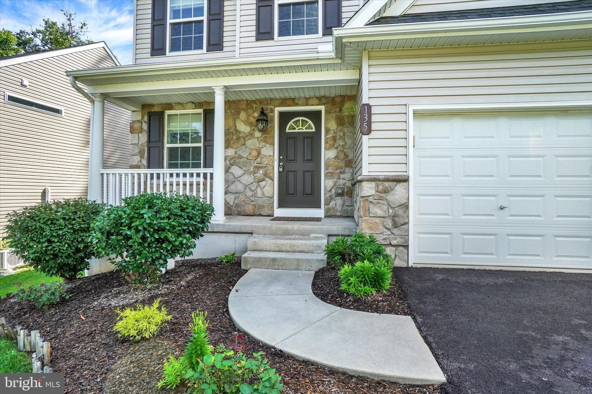 135 SUNBURY WAY