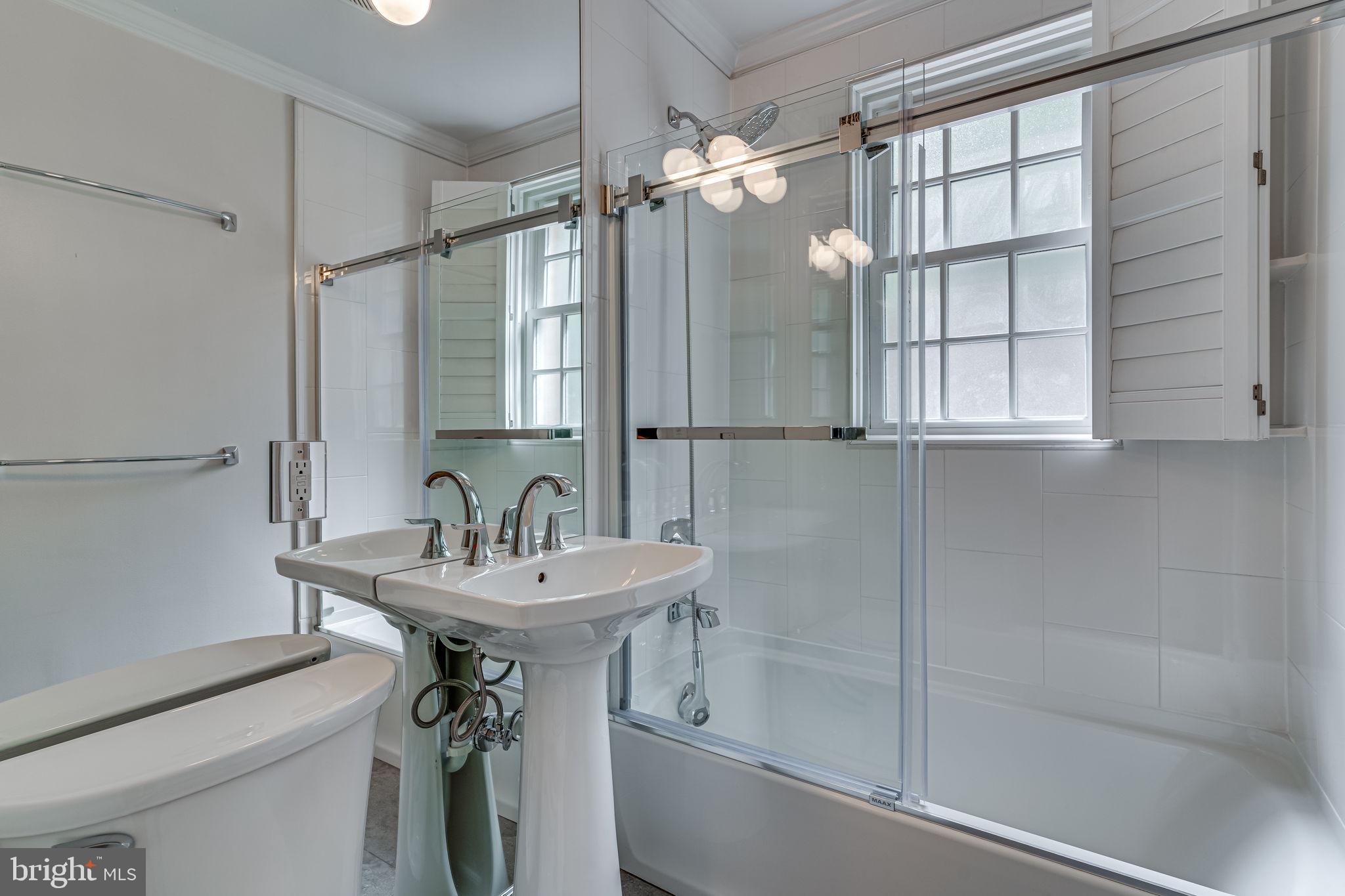 RIVERTON - Residential Lease