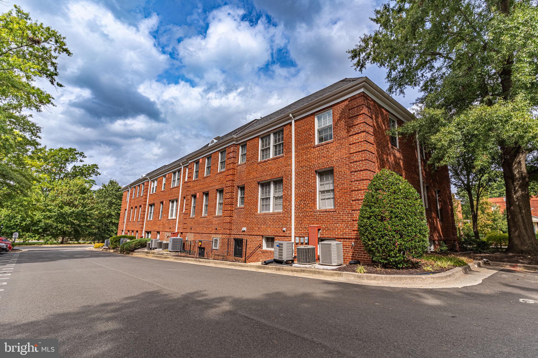 RIVERTON - Residential Lease