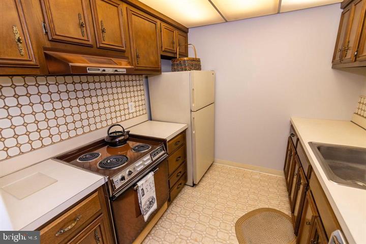 FOX VALLEY - Residential Lease