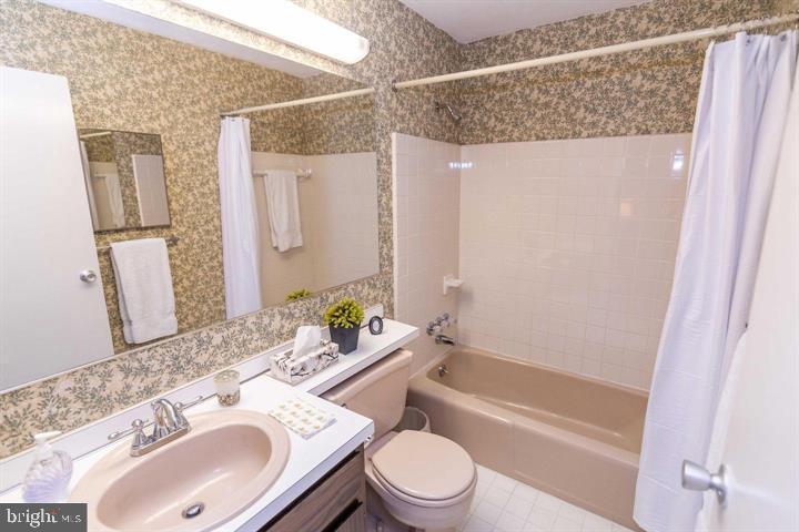 FOX VALLEY - Residential Lease