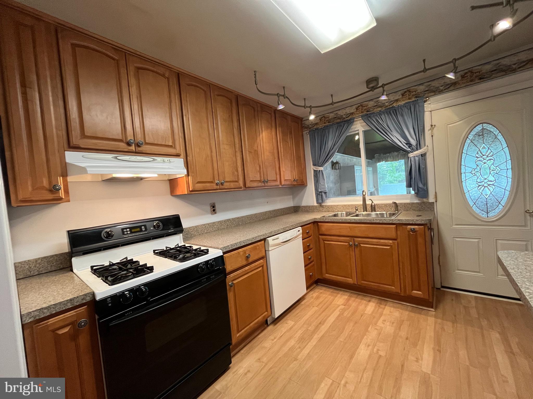 PINECREST - Residential