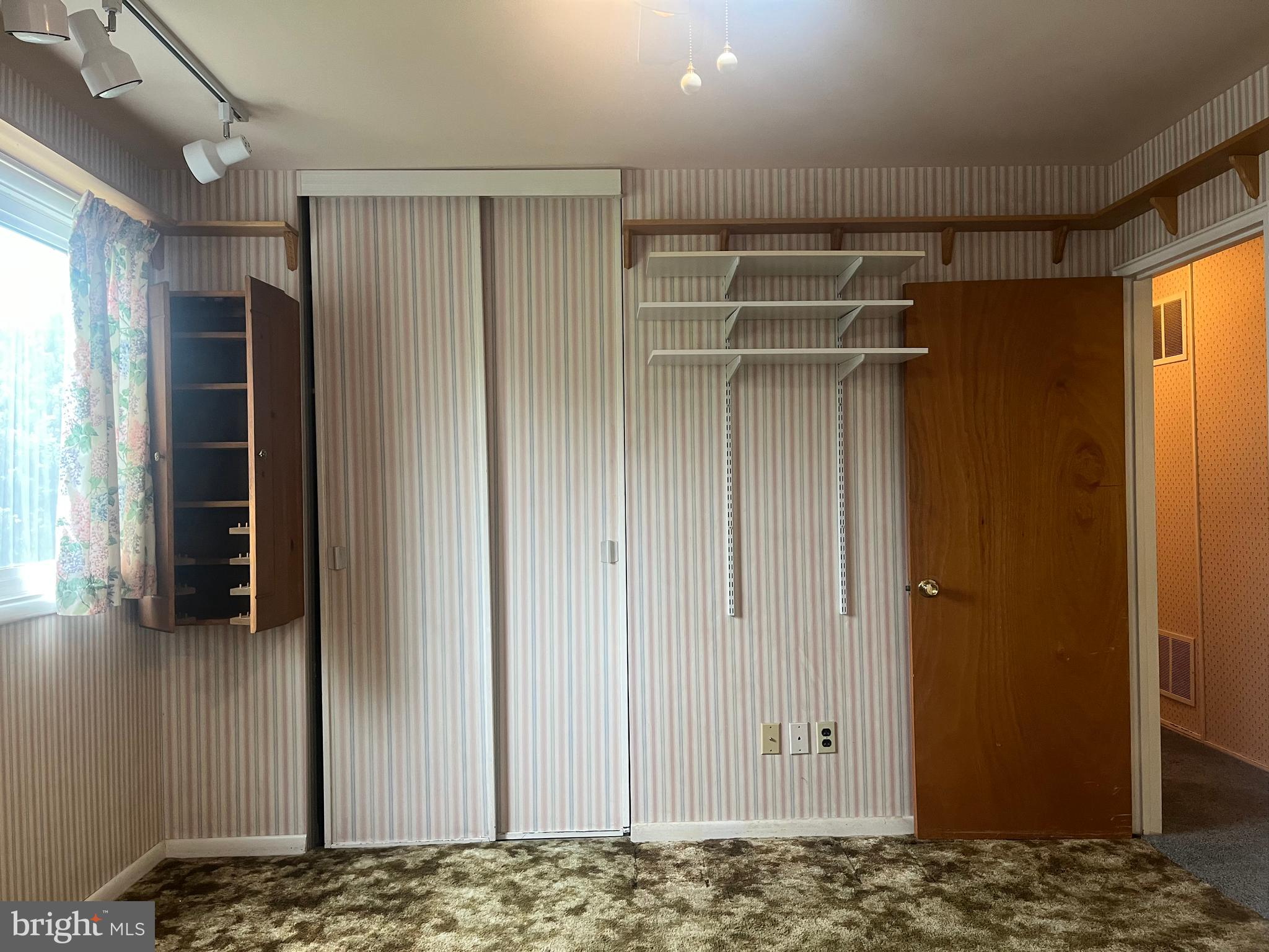 PINECREST - Residential