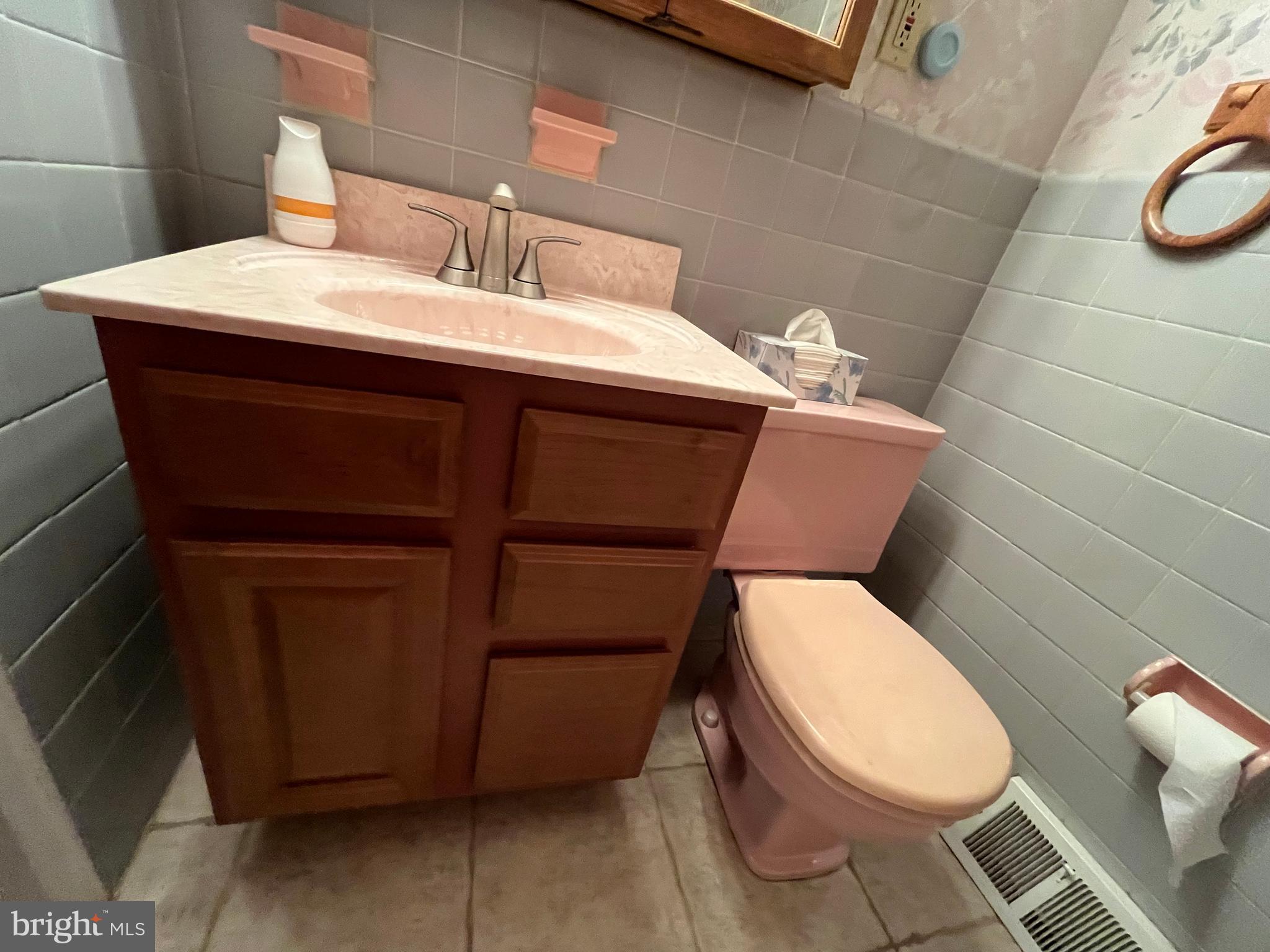 PINECREST - Residential