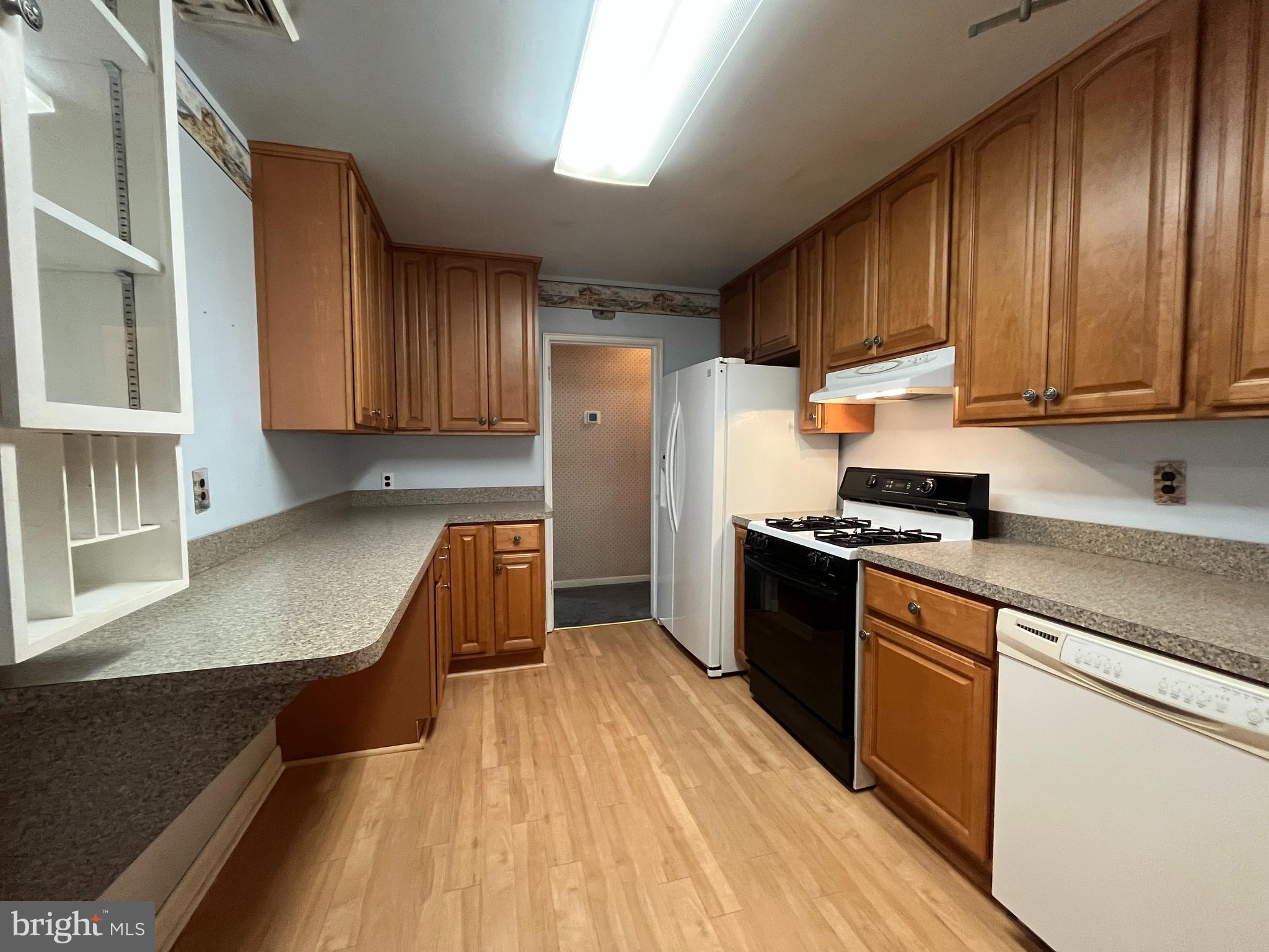 PINECREST - Residential