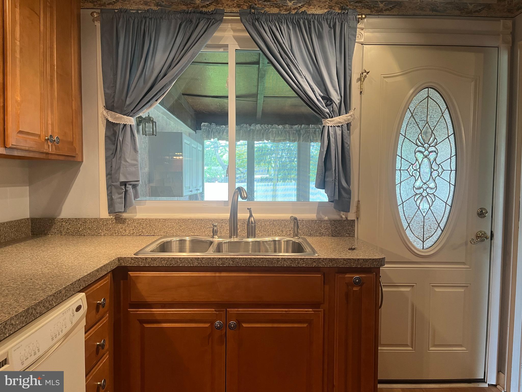 PINECREST - Residential