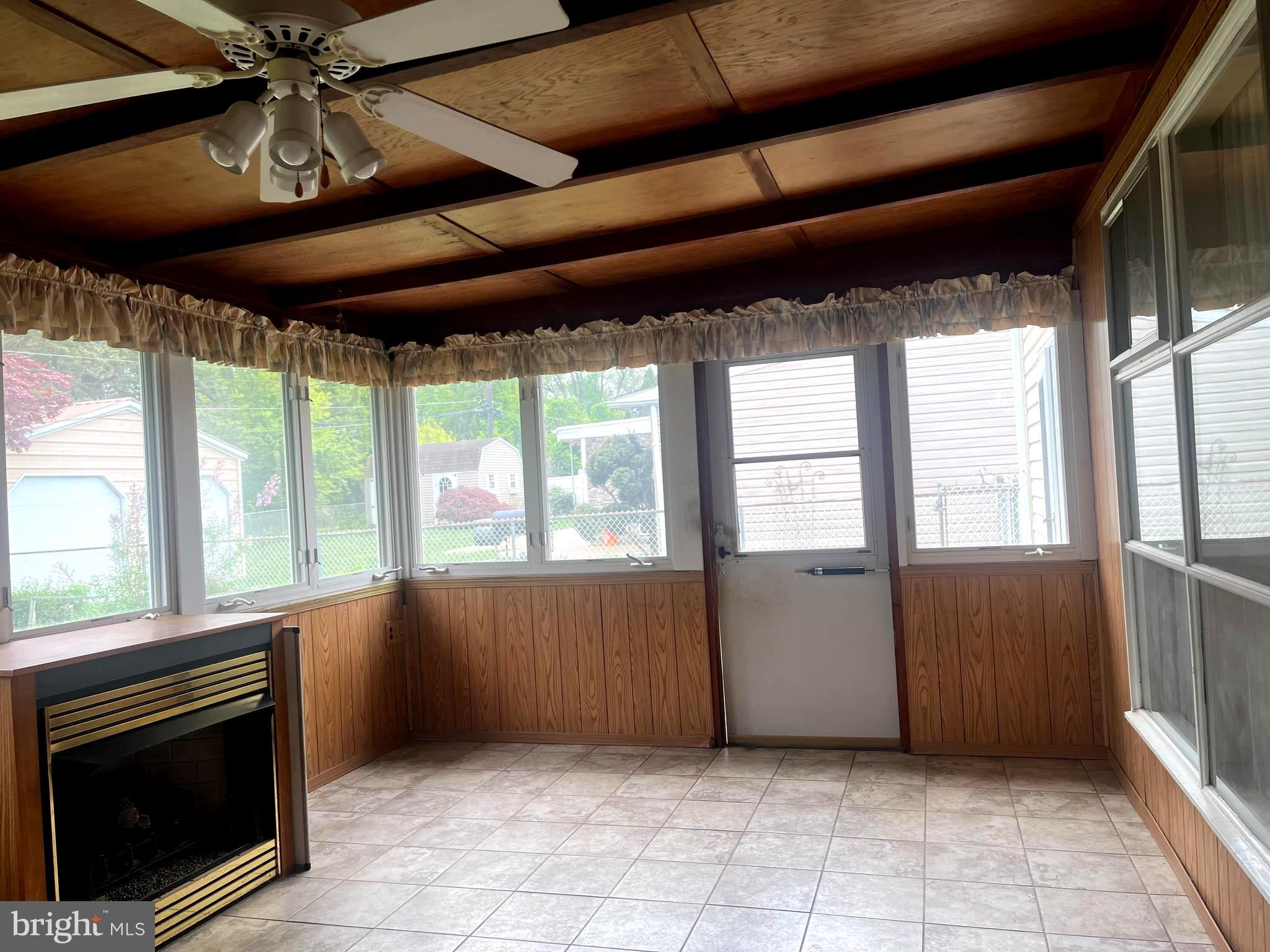 PINECREST - Residential