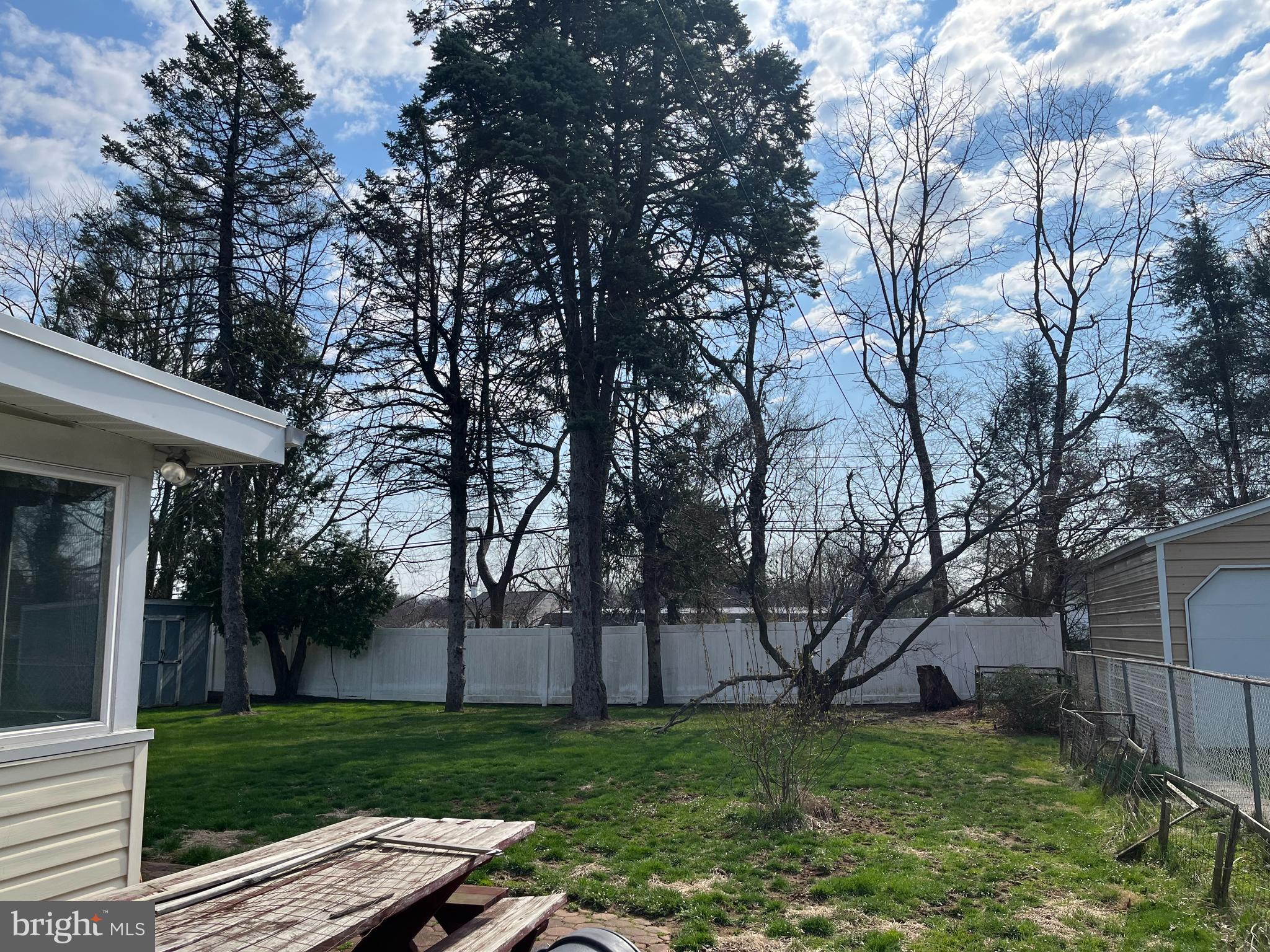 PINECREST - Residential
