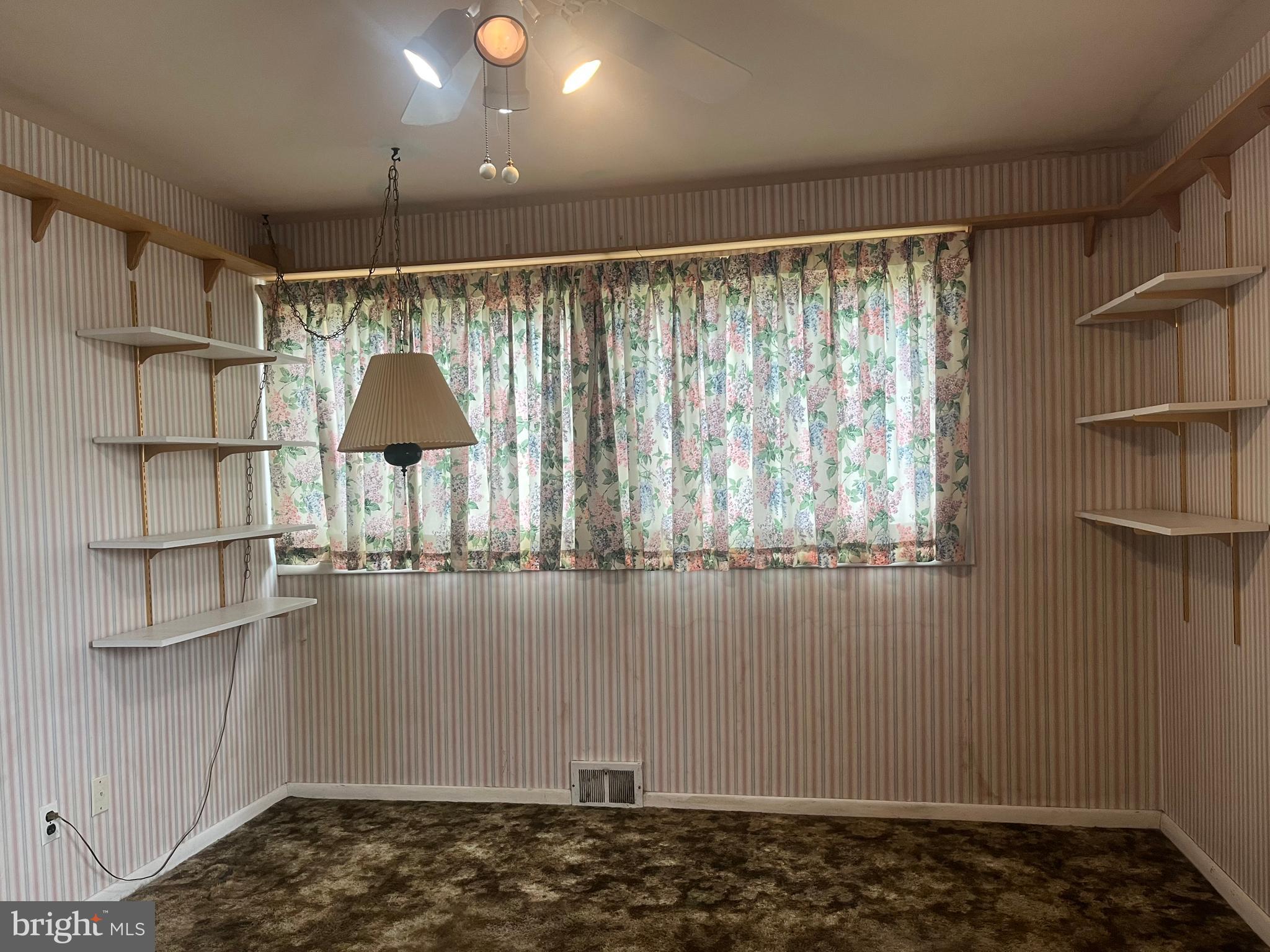PINECREST - Residential