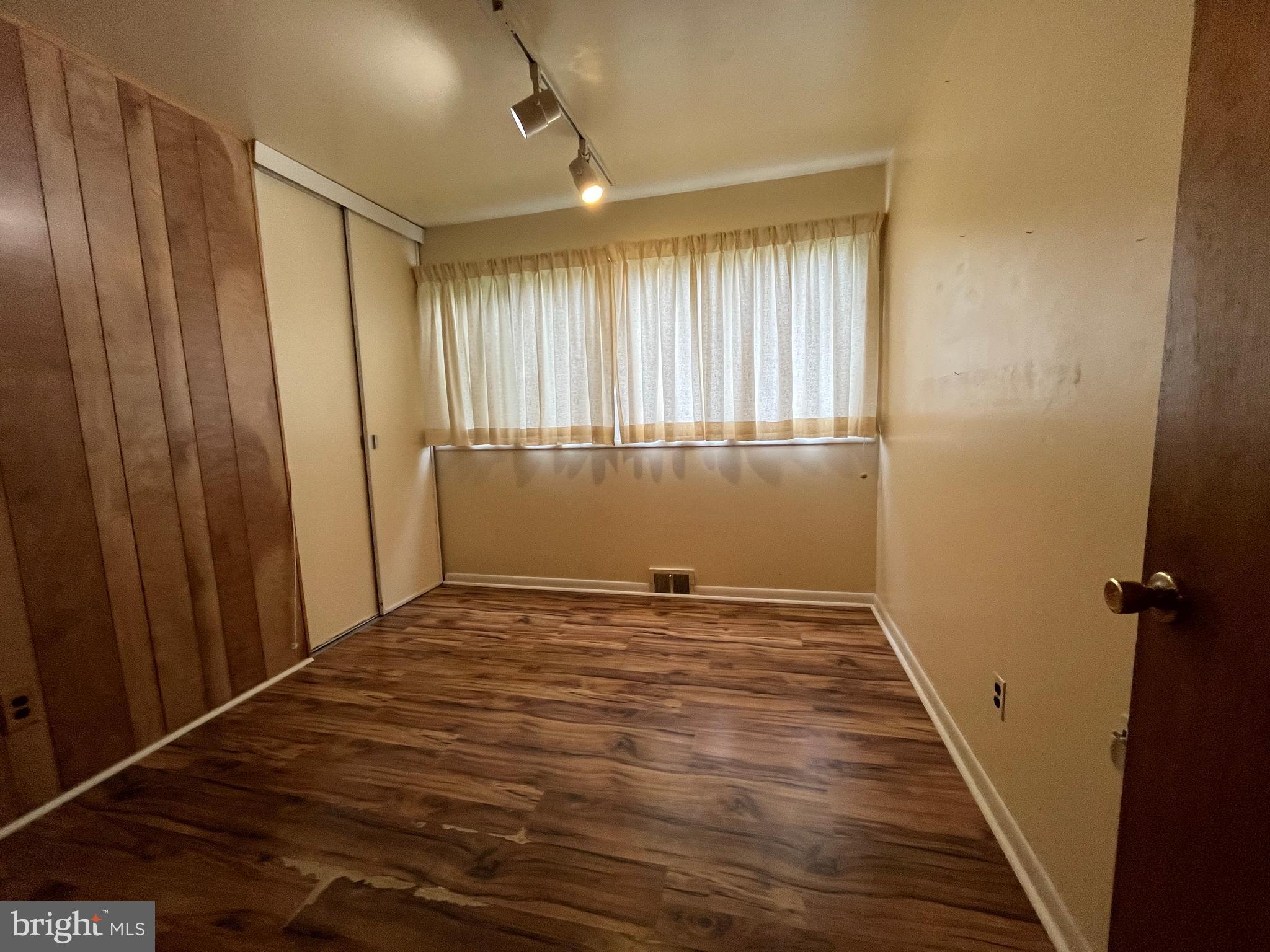 PINECREST - Residential