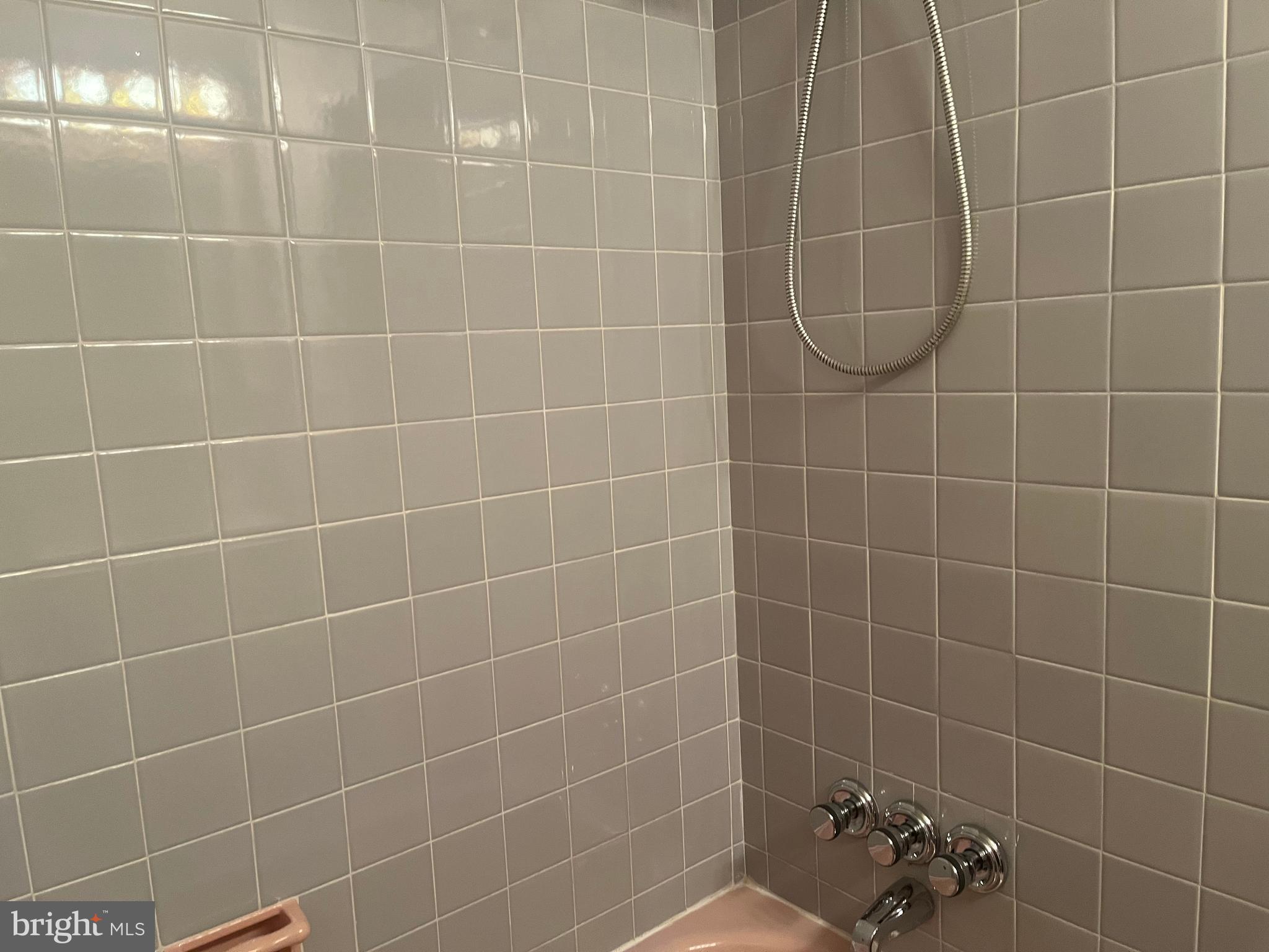 PINECREST - Residential