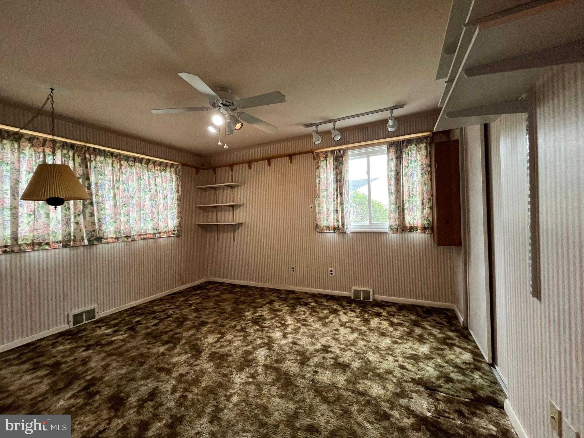 PINECREST - Residential