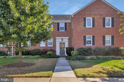 Photo of 6609 Potomac Avenue #B1, ALEXANDRIA, VA 22307 (MLS # VAFX2305950)