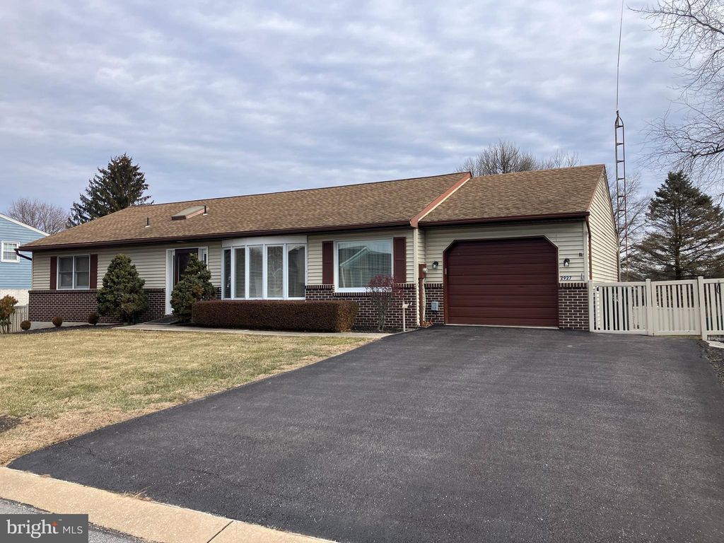 Photo of 2927 Woodshead Terrace, YORK, PA 17403 (MLS # PAYK2096392)