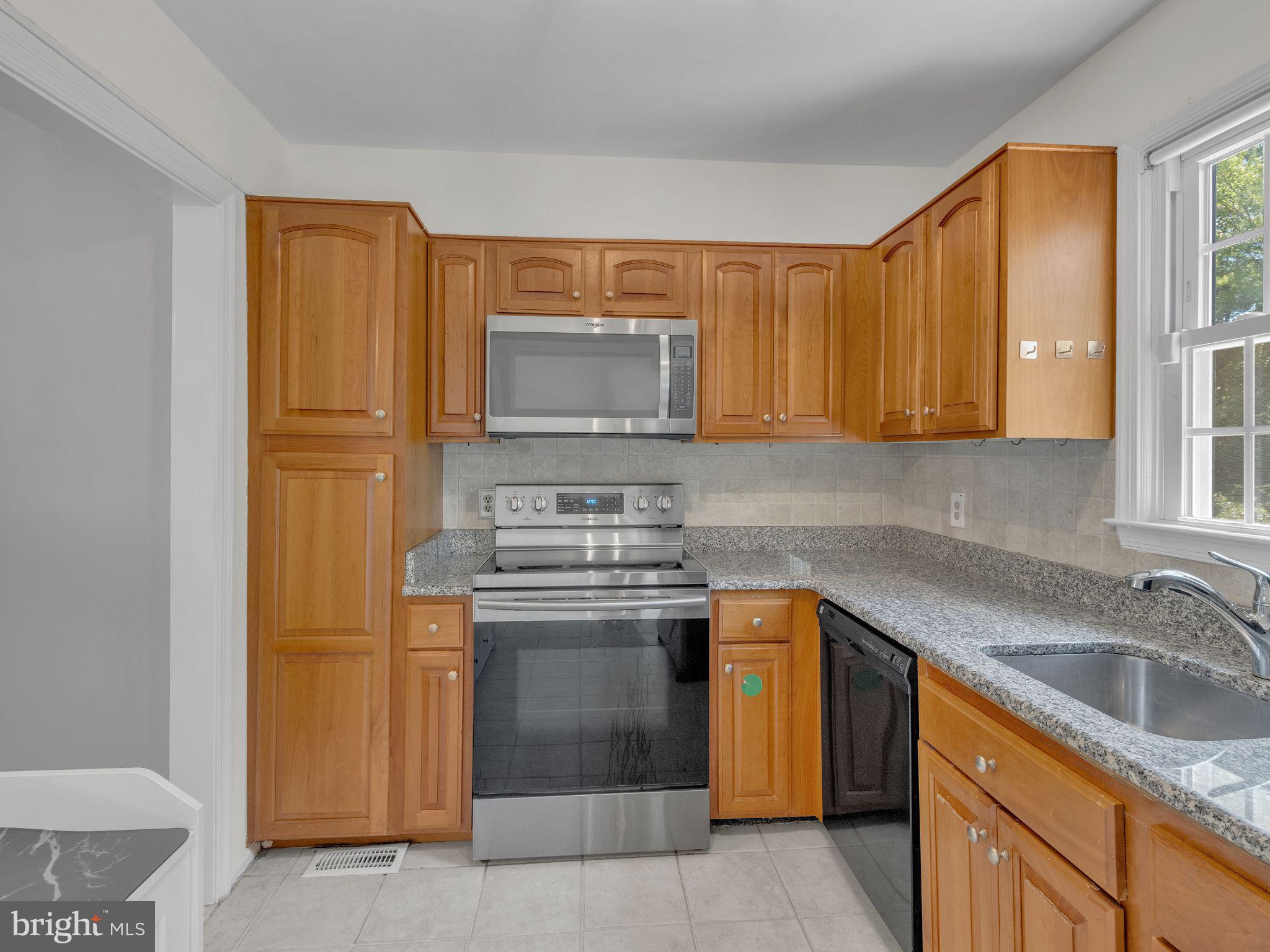 8247 CLIFTON FARM COURT