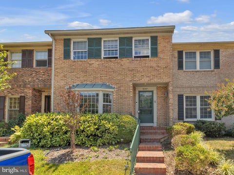 Townhouse For Rent - 8247 Clifton Farm Court<br/> ALEXANDRIA, VA 22306