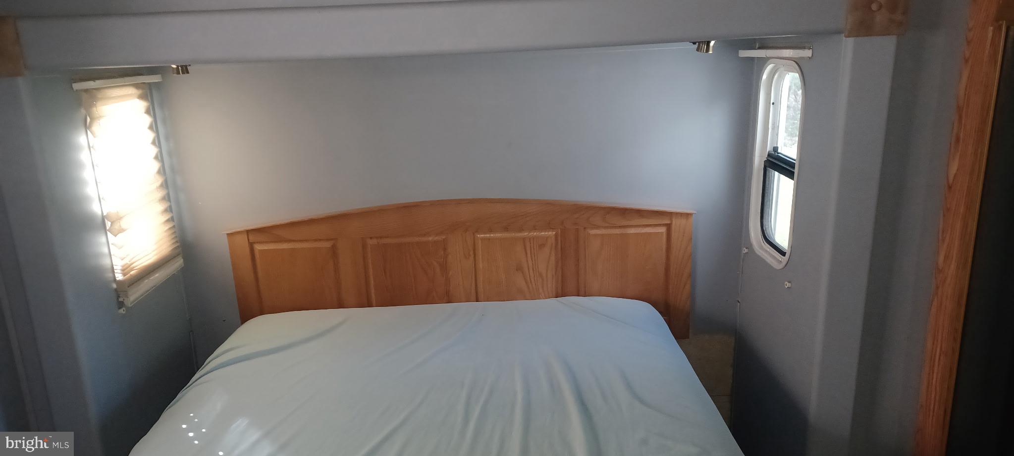 SHERMAN ESTATES - Residential