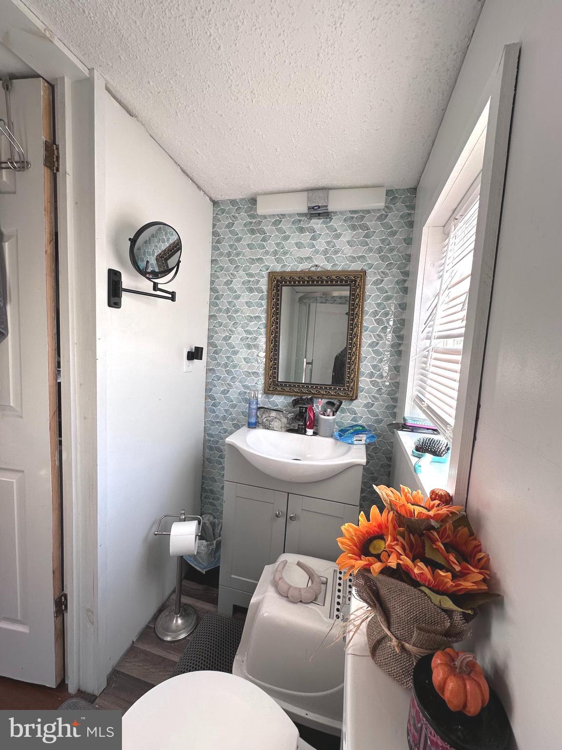 SHERMAN ESTATES - Residential