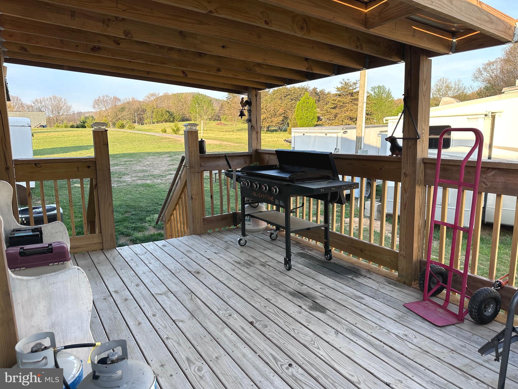 SHERMAN ESTATES - Residential