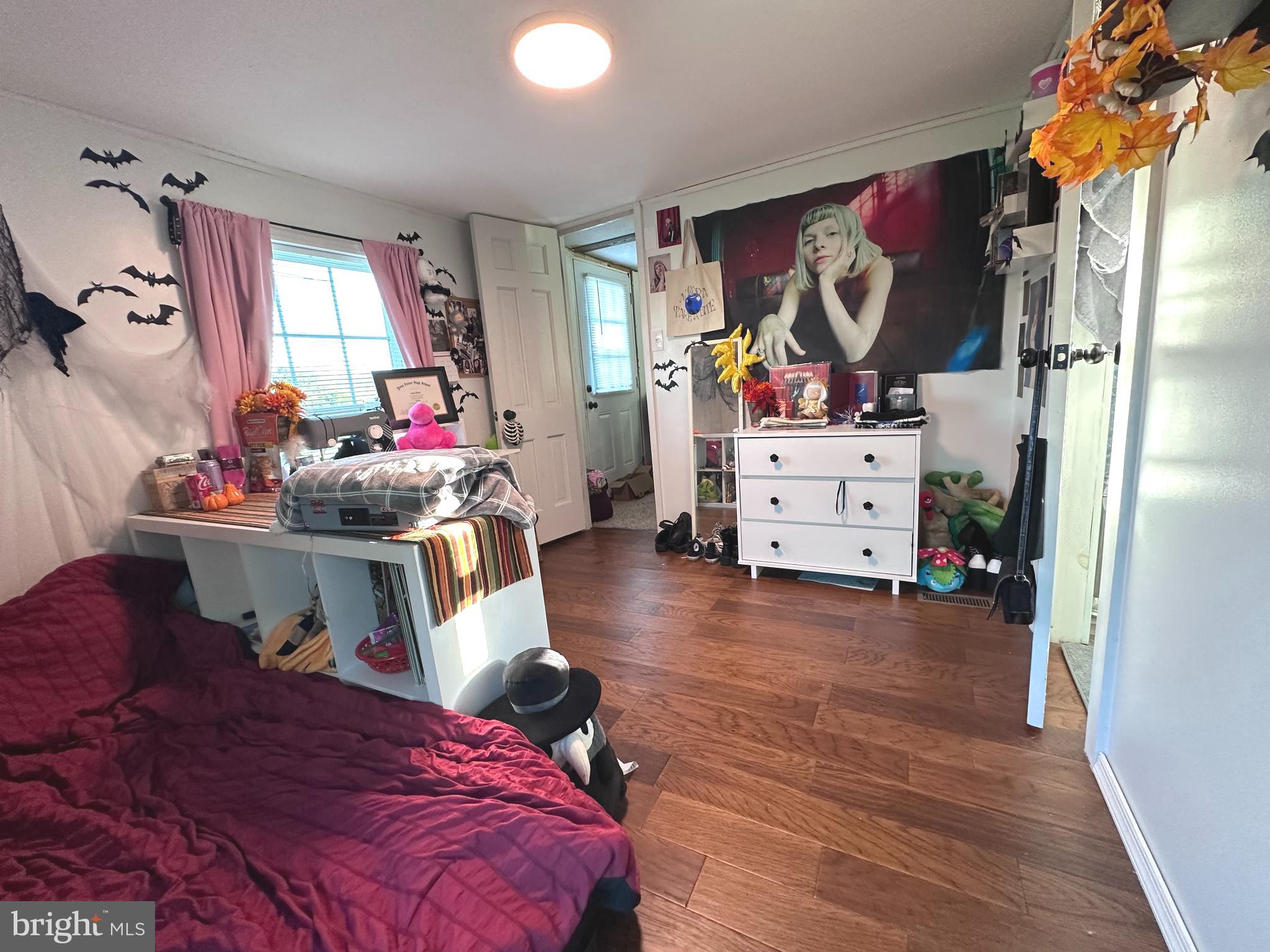 SHERMAN ESTATES - Residential