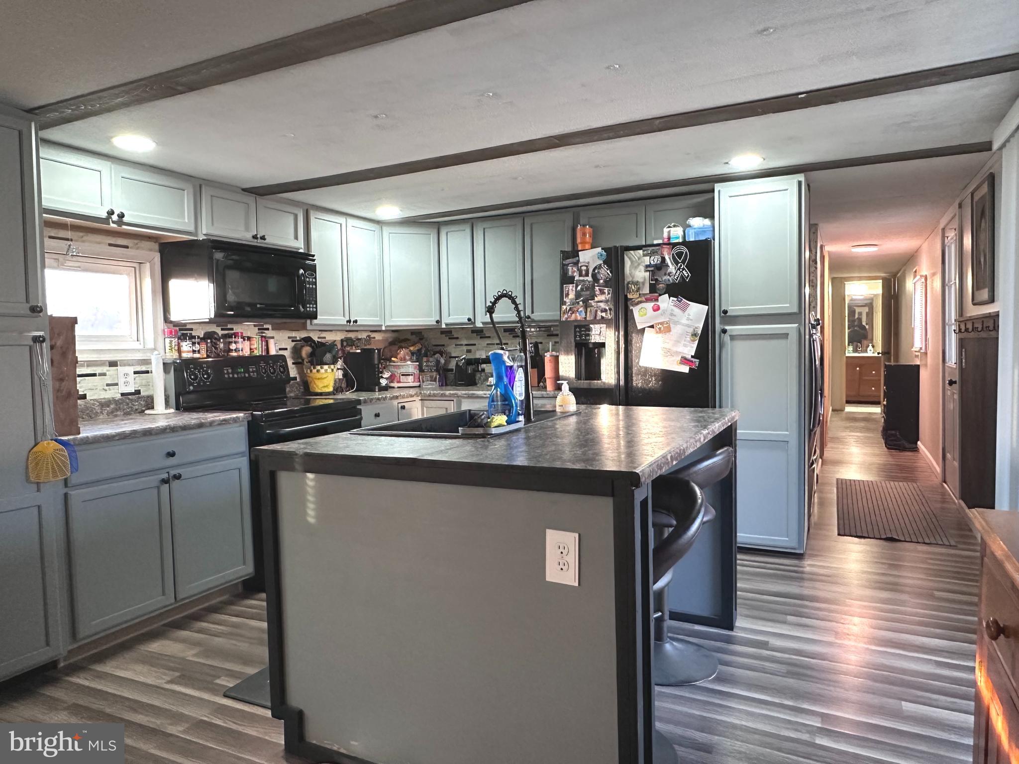 SHERMAN ESTATES - Residential