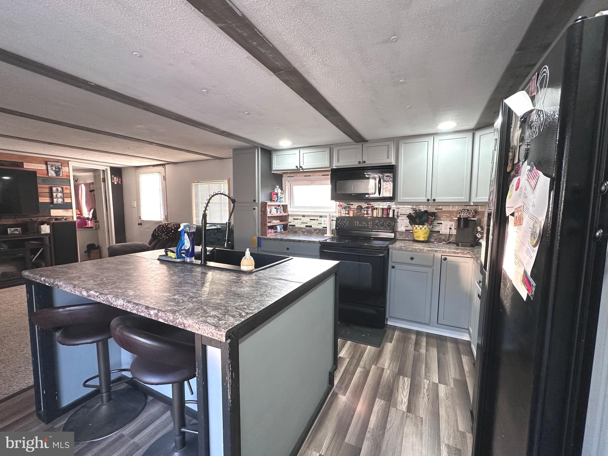 SHERMAN ESTATES - Residential