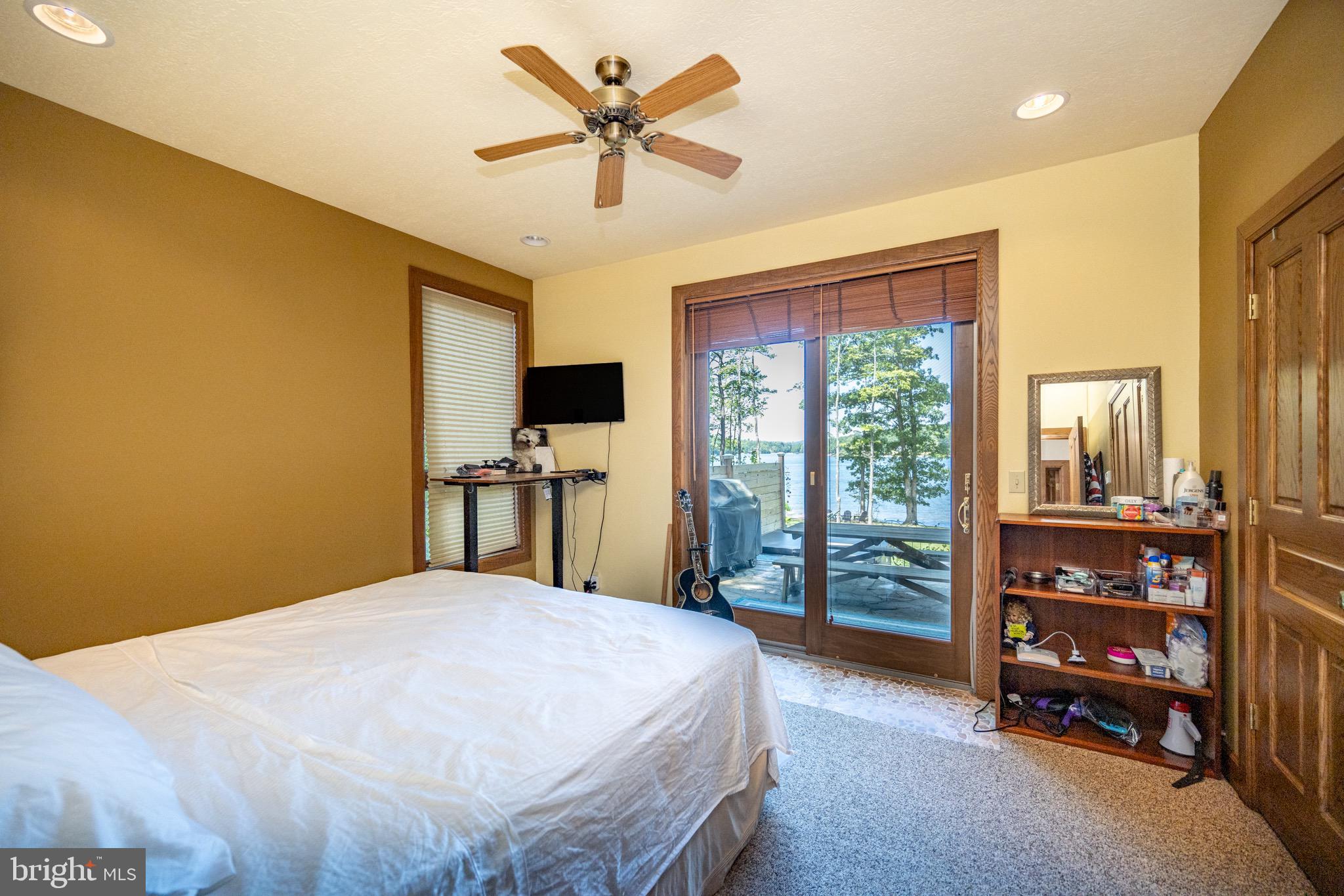 TURKEY NECK - Residential