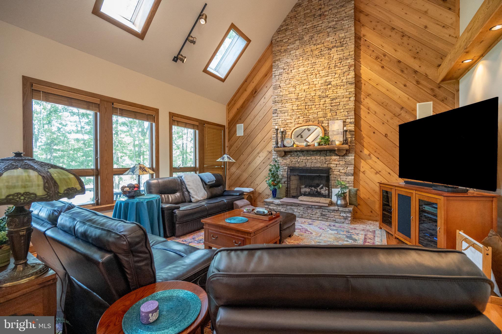 TURKEY NECK - Residential