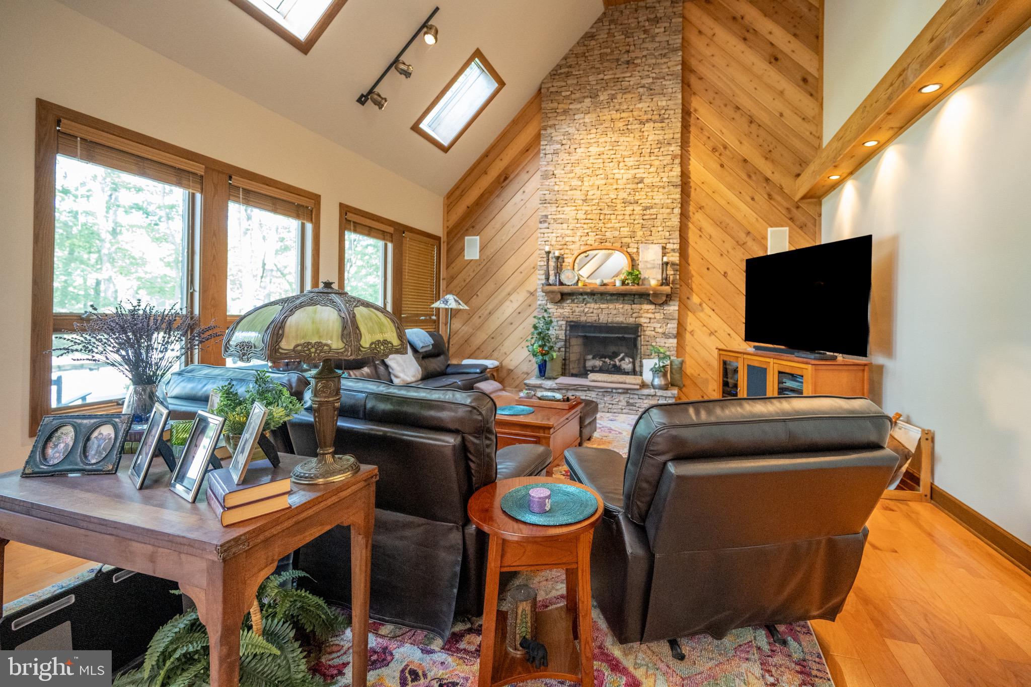 TURKEY NECK - Residential