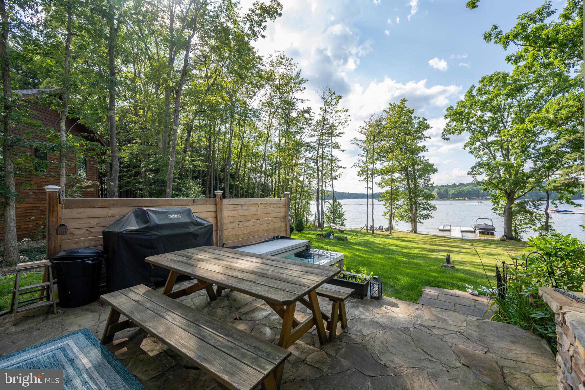 TURKEY NECK - Residential