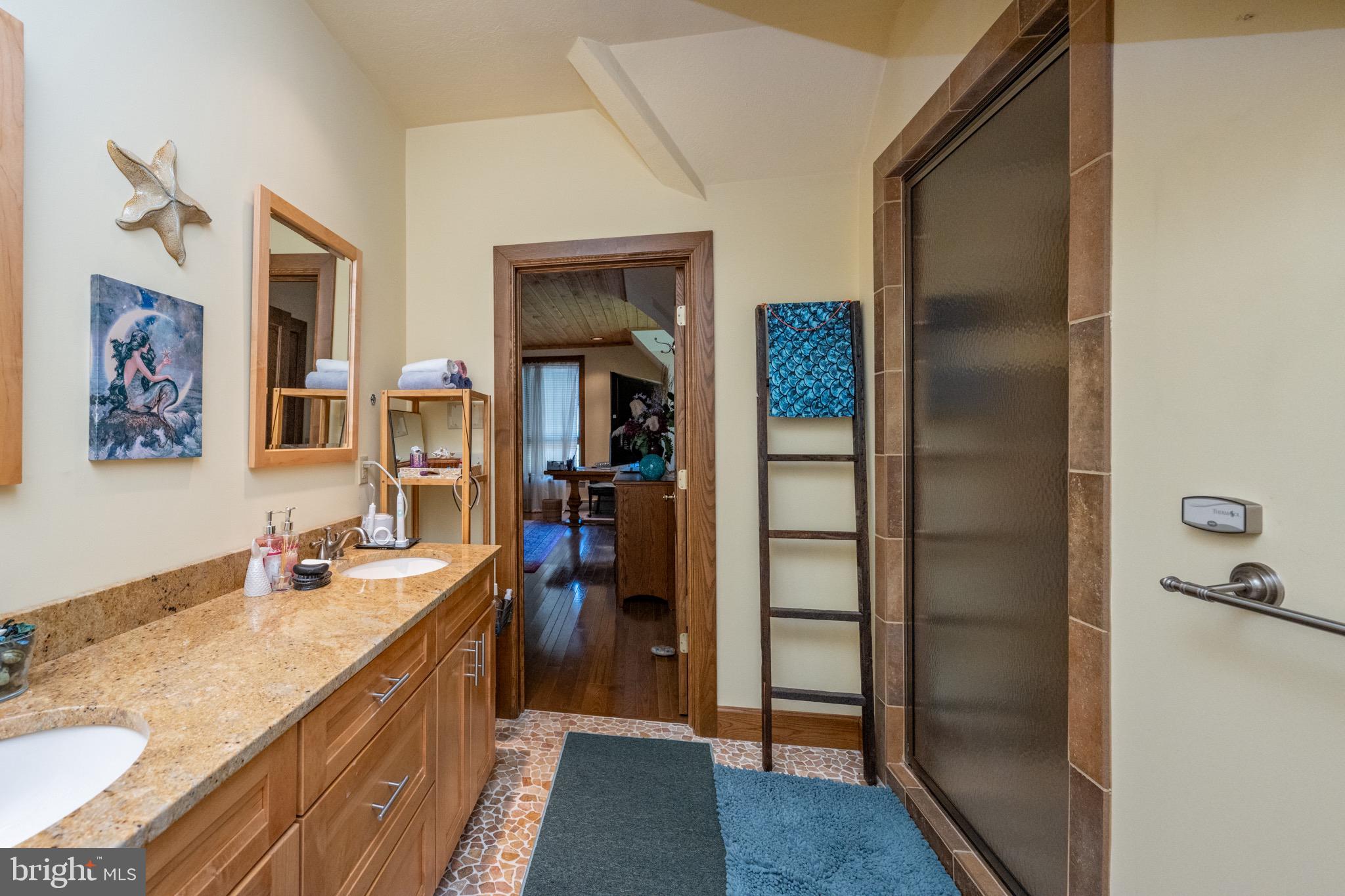 TURKEY NECK - Residential