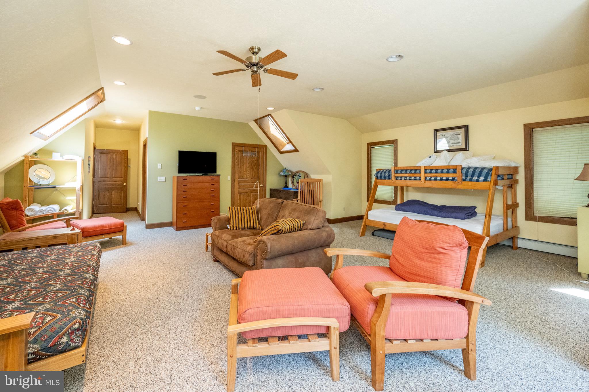 TURKEY NECK - Residential