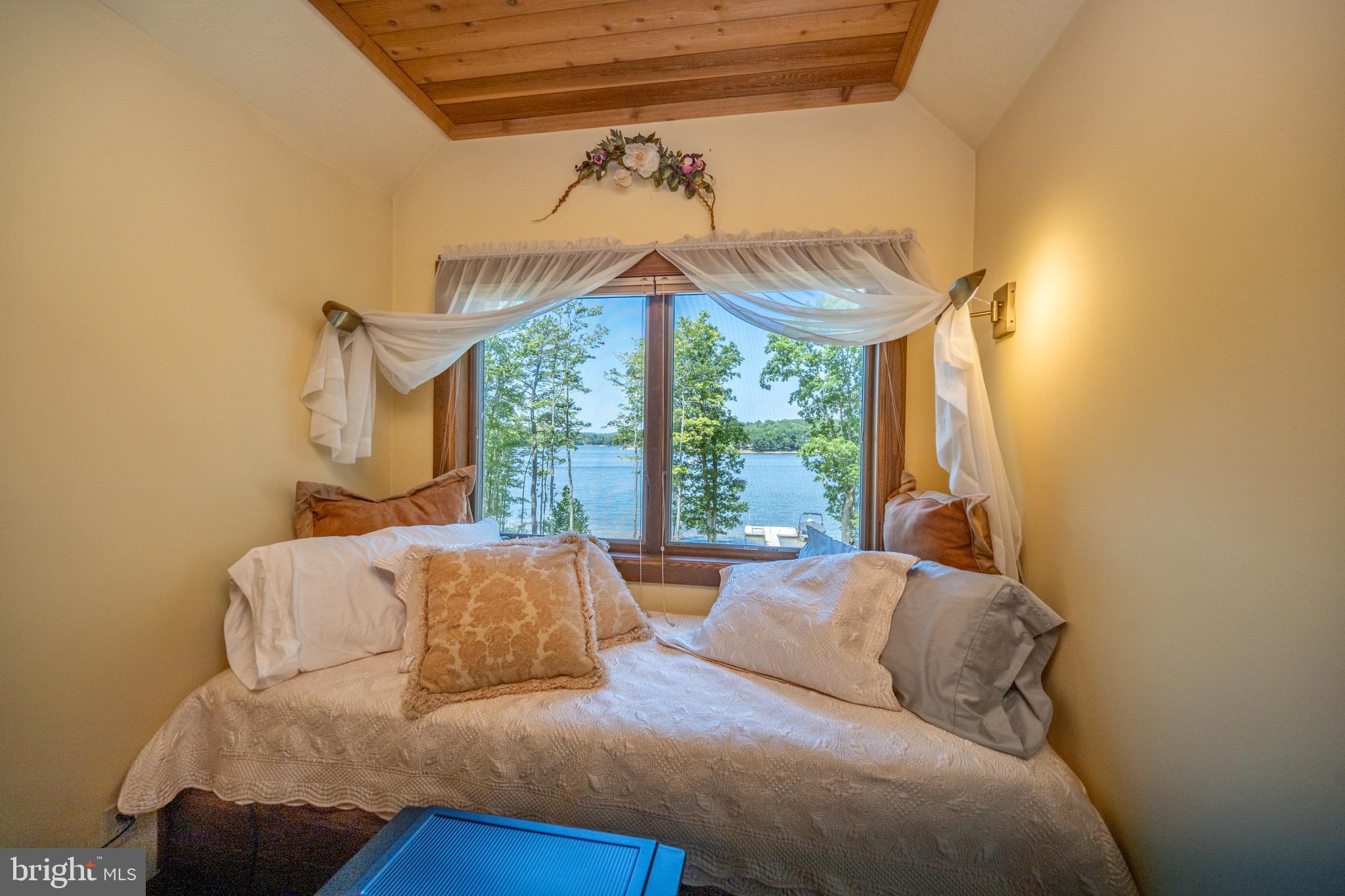 TURKEY NECK - Residential