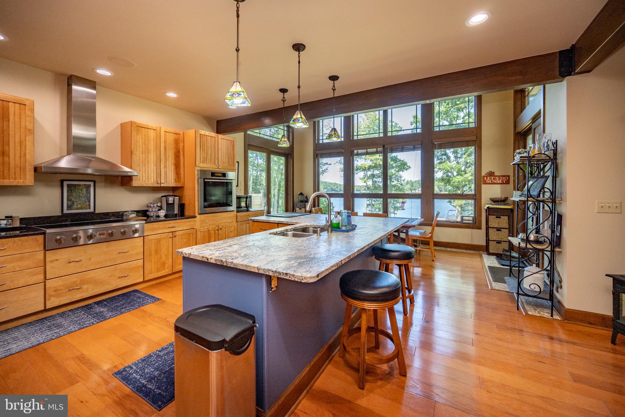 TURKEY NECK - Residential