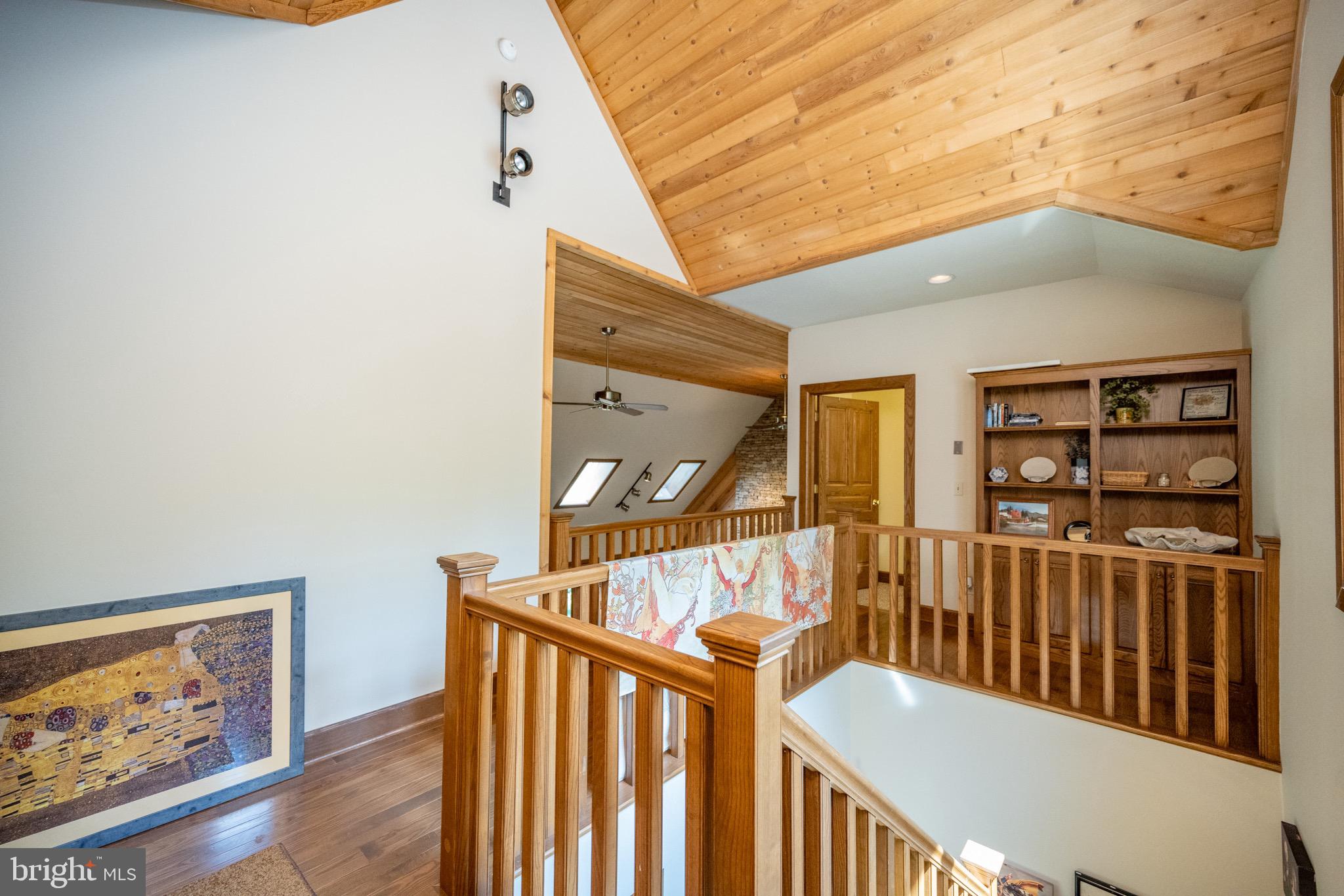 TURKEY NECK - Residential