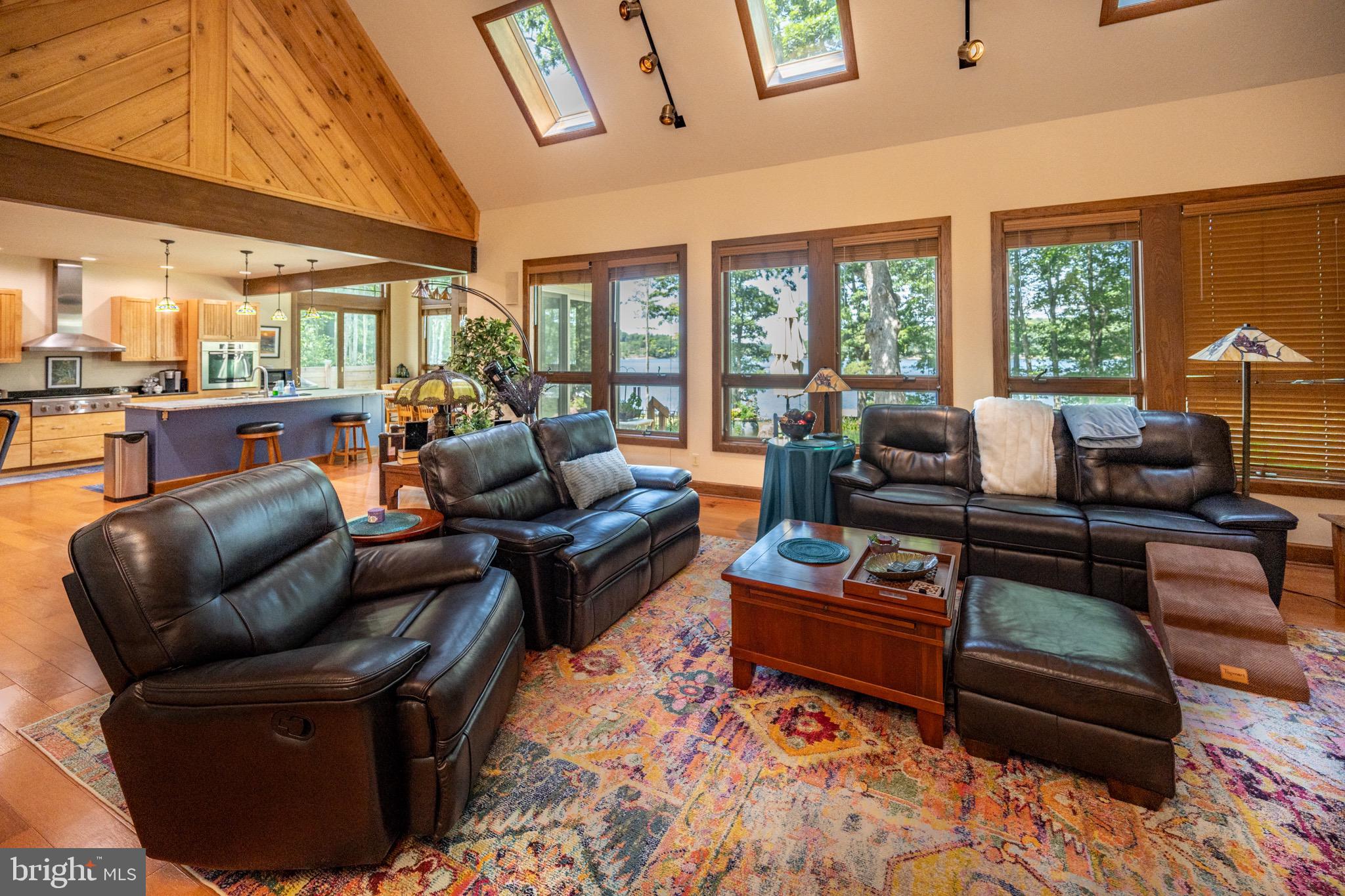 TURKEY NECK - Residential