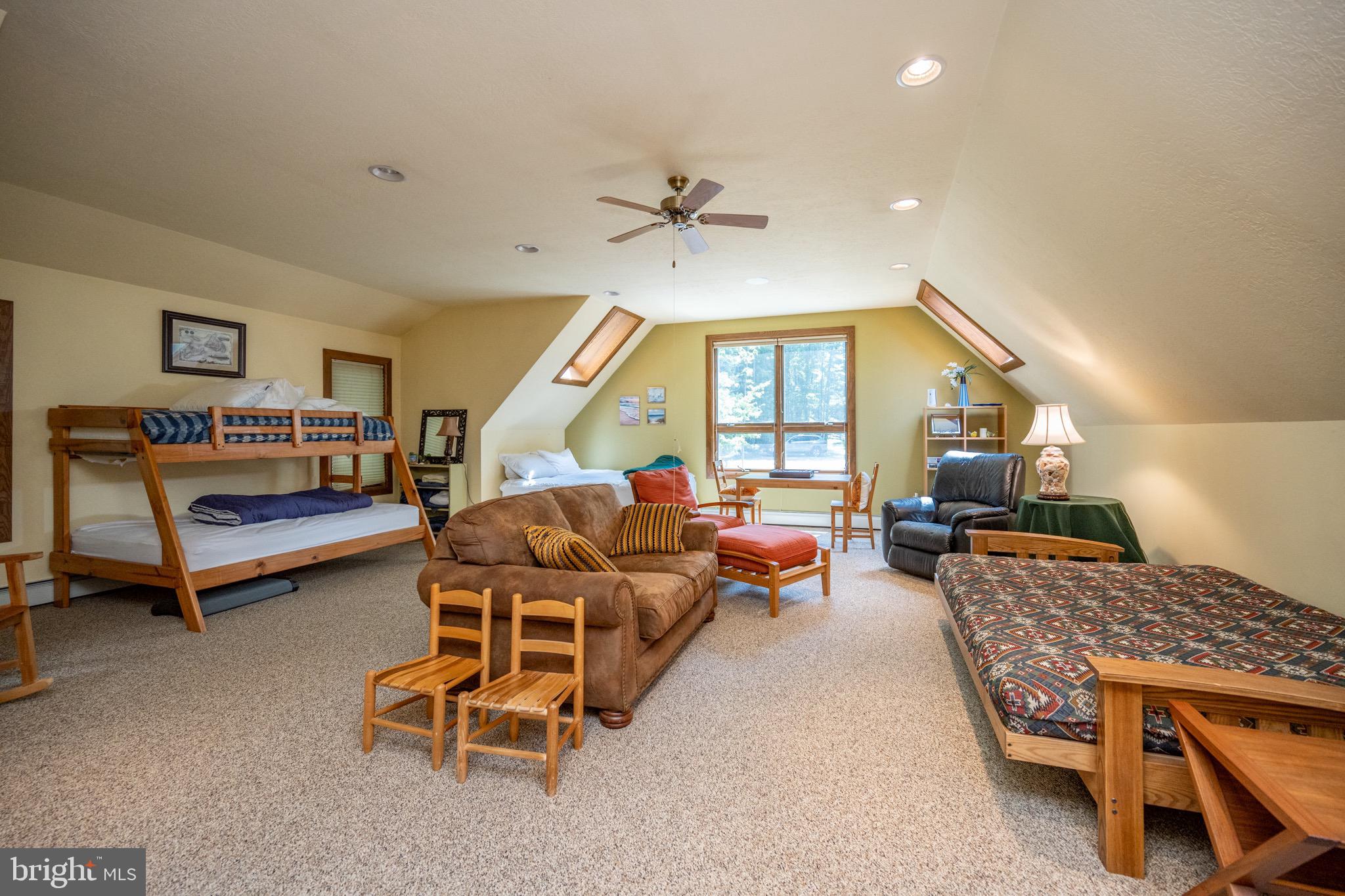 TURKEY NECK - Residential