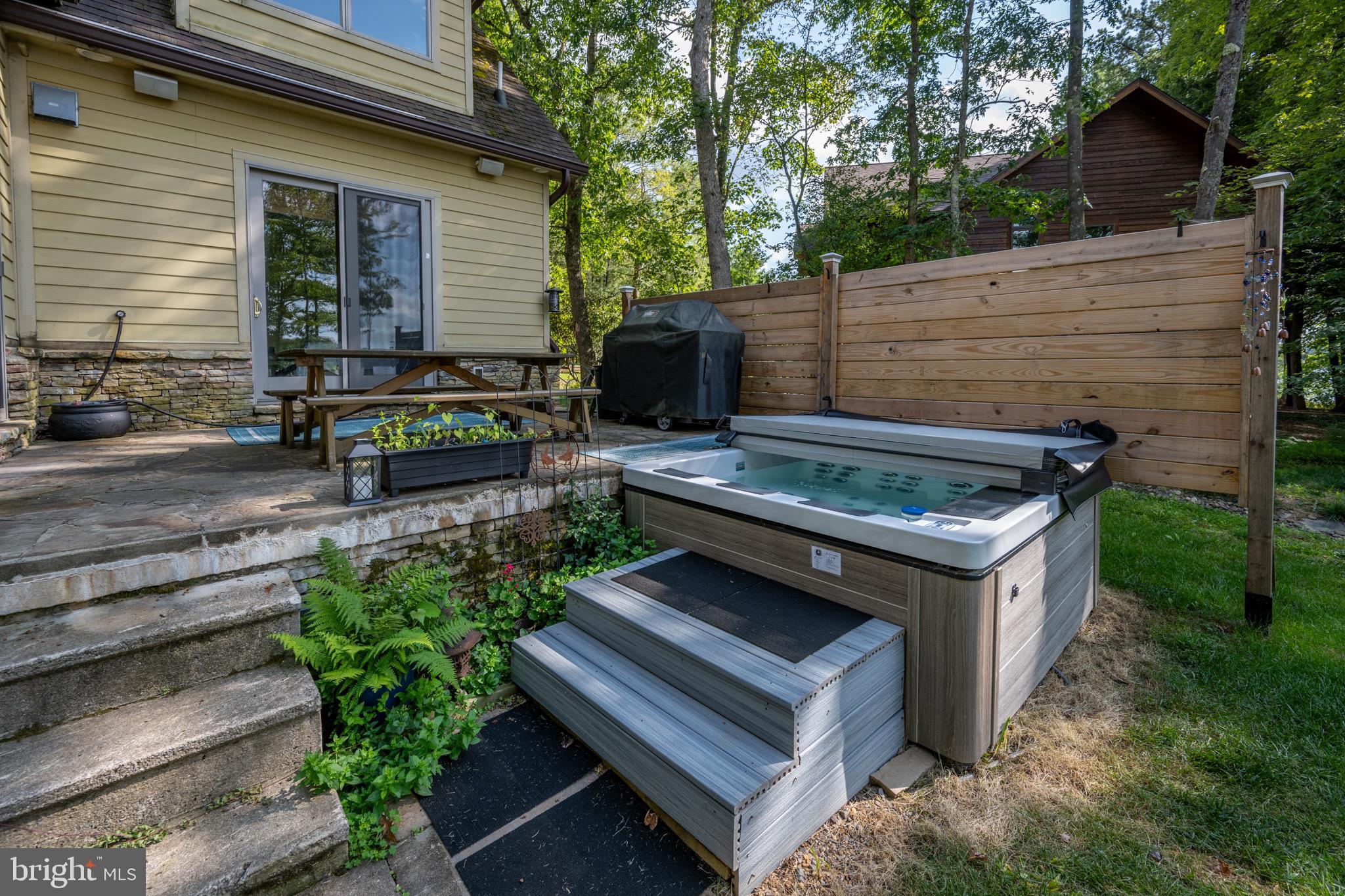 TURKEY NECK - Residential